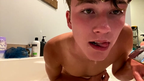 gloryholeboy1  15-08-2022